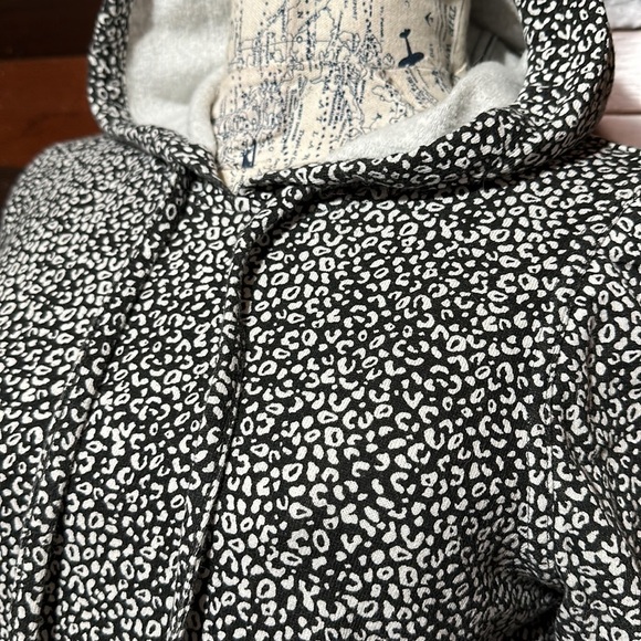 Nine West Crew Neck Long Sleeve Black and White Hoodie Sweatshirt - Picture 7 of 11